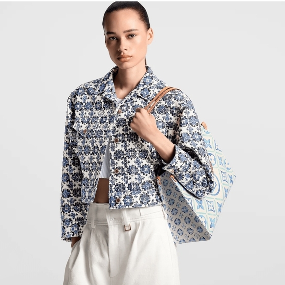 Blue and White Patterned Tote Bag - Picture 2 of 4